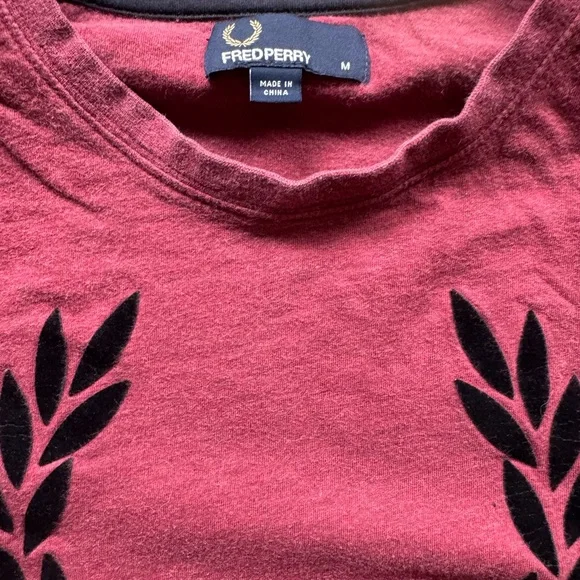 Fred Perry T-Shirt with Black velvet flocked Laurel Wreath Design - Picture 3 of 5